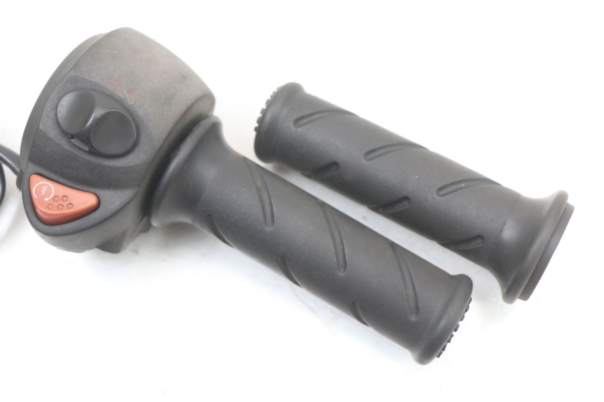 photo de RECHTER STUURSCHAKELAAR PEUGEOT GEOPOLIS RS 125 (2007 - 2009) - Detail van het onderdeel