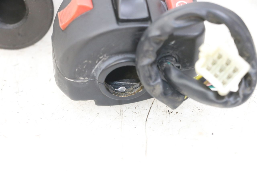 photo de RECHTS STUURSCHAKELAAR GOES WIKI 125 (2010 - 2015) - Technische close-up