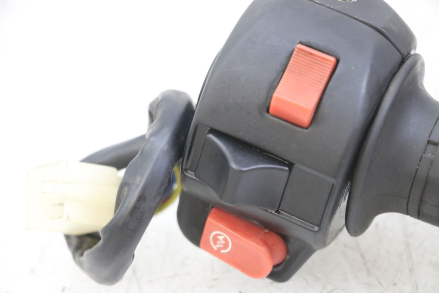 photo de RECHTS STUURSCHAKELAAR GOES WIKI 125 (2010 - 2015) - Bevestigingspunten