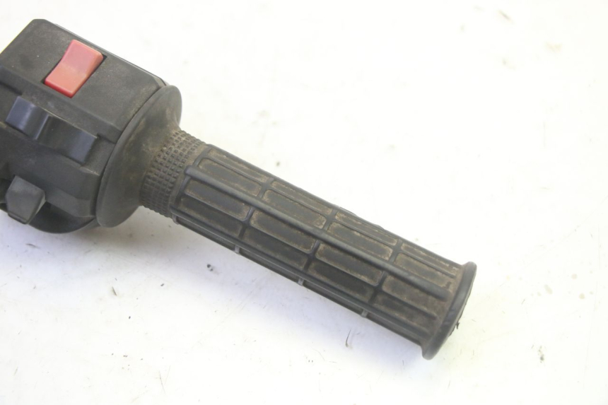 photo de RECHTER STUURSCHAKELAAR KAWASAKI GPZ RX 1000 (1986 - 1988) - Zoom op gebruiksstaat