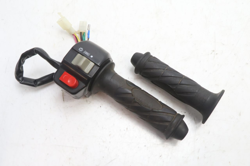 photo de RECHTER STUURSCHAKELAAR TNT MOTOR GRIDO 2T 50 (2010 - 2019) - Hoofdaanzicht