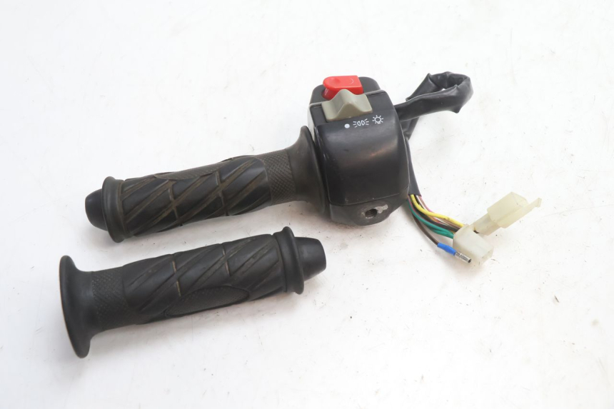 photo de RECHTER STUURSCHAKELAAR TNT MOTOR GRIDO 2T 50 (2010 - 2019) - Andere kijkhoek