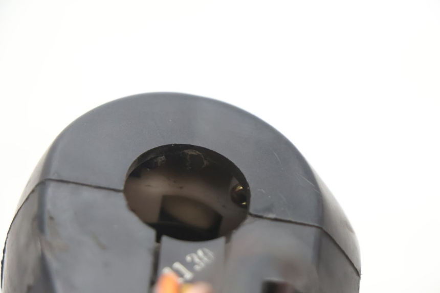 photo de RECHTER SCHAKELAAR SUZUKI GSF N BANDIT 1200 (2001 - 2005) - Technische close-up
