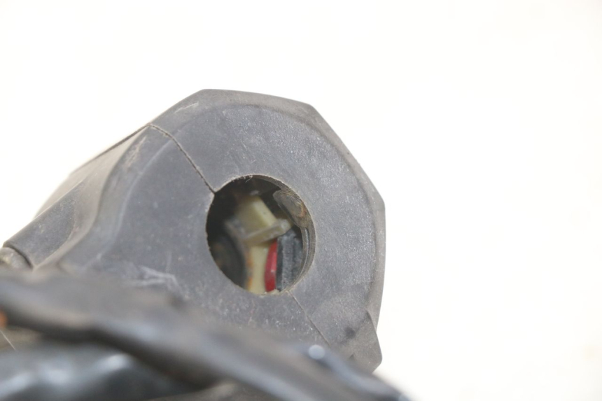 photo de RECHTER STUURSCHAKELAAR SUZUKI GSX-F GSX  F 1100 (1988 - 1994) - Detail van het onderdeel