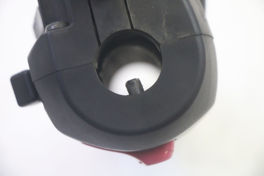 photo de RECHTER STUURSCHAKELAAR SYM GTS EVO 125 (2009 - 2013) - Bevestigingspunten