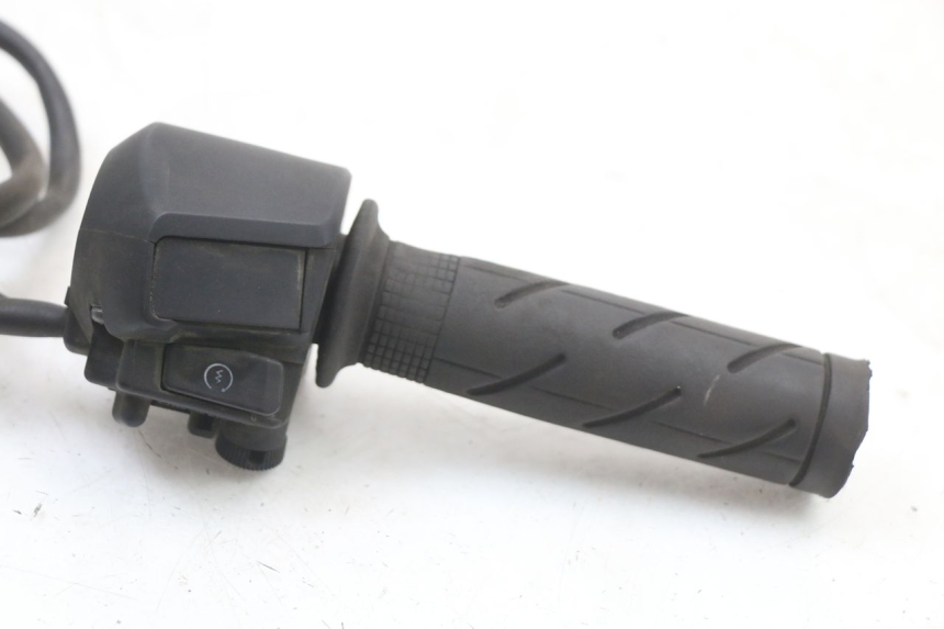 photo de RECHTER STUURSCHAKELAAR HONDA FES S-WING SWING 125 (2007 - 2015) - Detail van het onderdeel