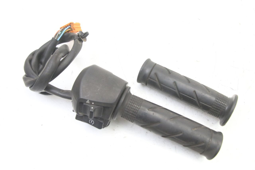 photo de RECHTS STUURSCHAKELAAR HONDA FES S-WING SWING ABS 125 (2007 - 2015) - Hoofdaanzicht