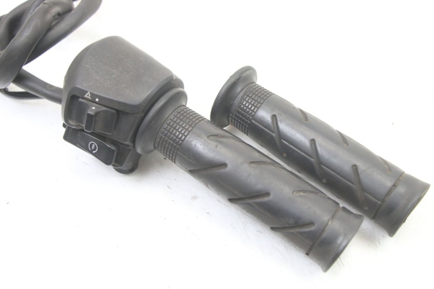 photo de RECHTS STUURSCHAKELAAR HONDA FES S-WING SWING ABS 125 (2007 - 2015) - Detail van het onderdeel