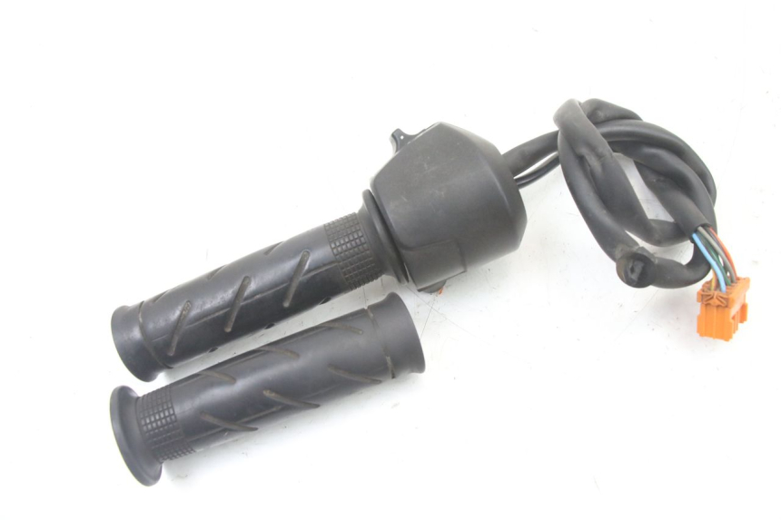 photo de RECHTS STUURSCHAKELAAR HONDA FES S-WING SWING ABS 125 (2007 - 2015) - Andere kijkhoek