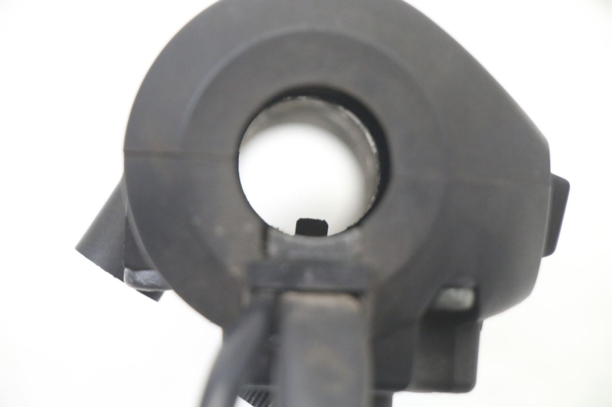 photo de RECHTS STUURSCHAKELAAR HONDA FES S-WING SWING ABS 125 (2007 - 2015) - Technische close-up