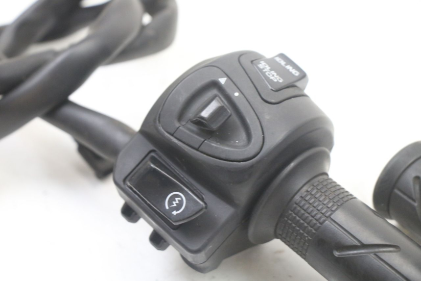 photo de RECHTER STUURSCHAKELAAR HONDA PCX (JF57/JF64) 125 (2014 - 2018) - Detail van het onderdeel