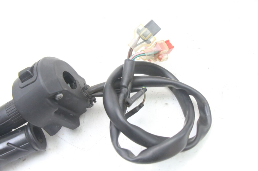 photo de RECHTER STUURSCHAKELAAR HONDA PCX (JF57/JF64) 125 (2014 - 2018) - Bevestigingspunten