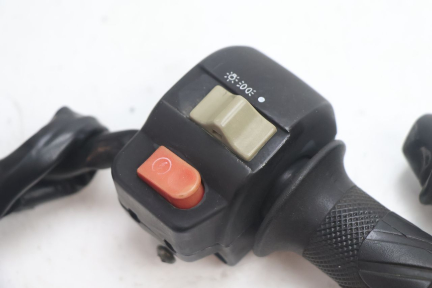 photo de RECHTS STUURSCHAKELAAR KEEWAY HURRICANE 50 (2006 - 2019) - Detail van het onderdeel