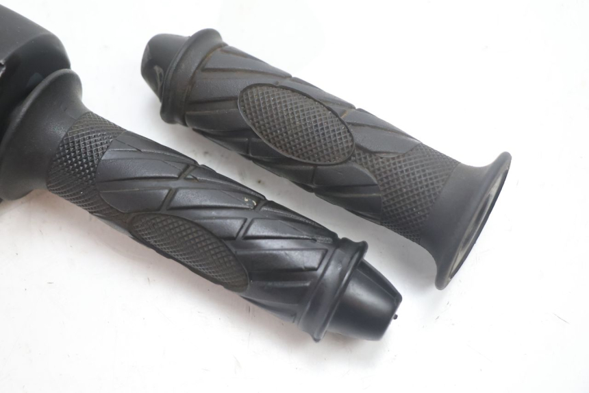 photo de RECHTS STUURSCHAKELAAR KEEWAY HURRICANE 50 (2006 - 2019) - Zoom op gebruiksstaat
