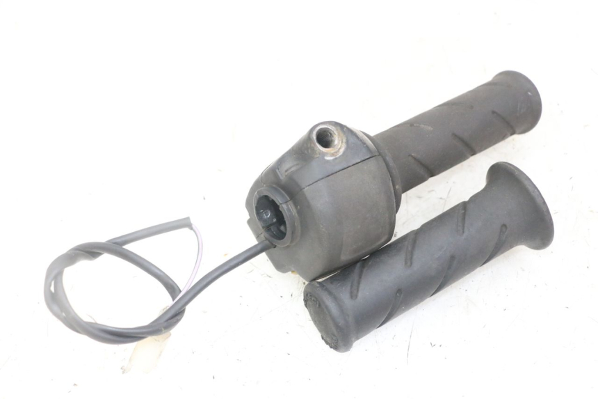 photo de RECHTS STUURSCHAKELAAR PEUGEOT JET FORCE CARBU 50 (2003 - 2016) - Zoom op gebruiksstaat