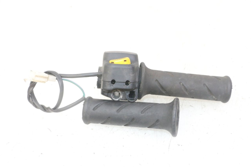 photo de RECHTS STUURSCHAKELAAR PEUGEOT JET FORCE CARBU 50 (2003 - 2016) - Andere kijkhoek