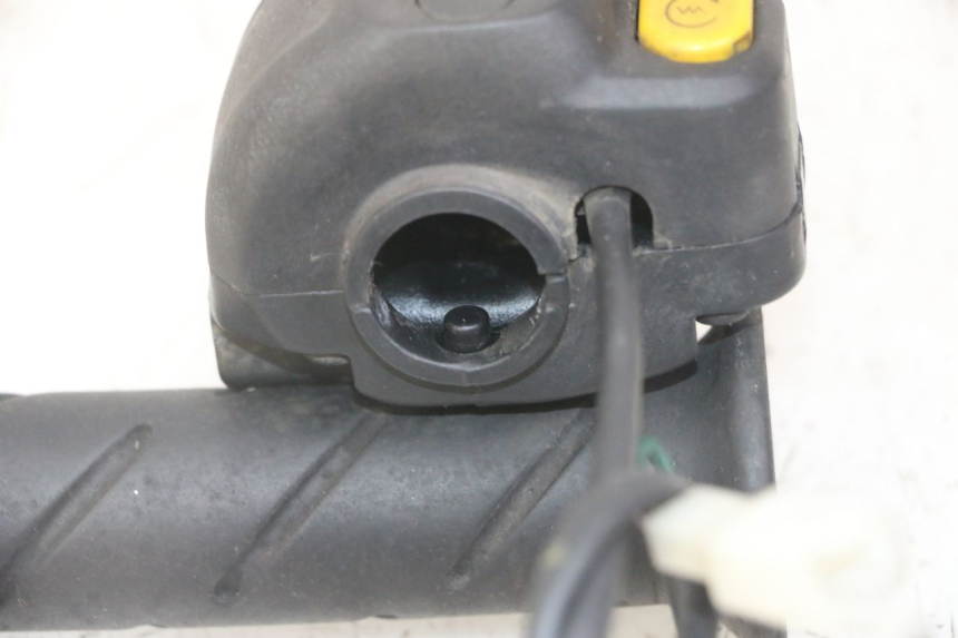 photo de RECHTS STUURSCHAKELAAR PEUGEOT JET FORCE CARBU 50 (2003 - 2016) - Technische close-up