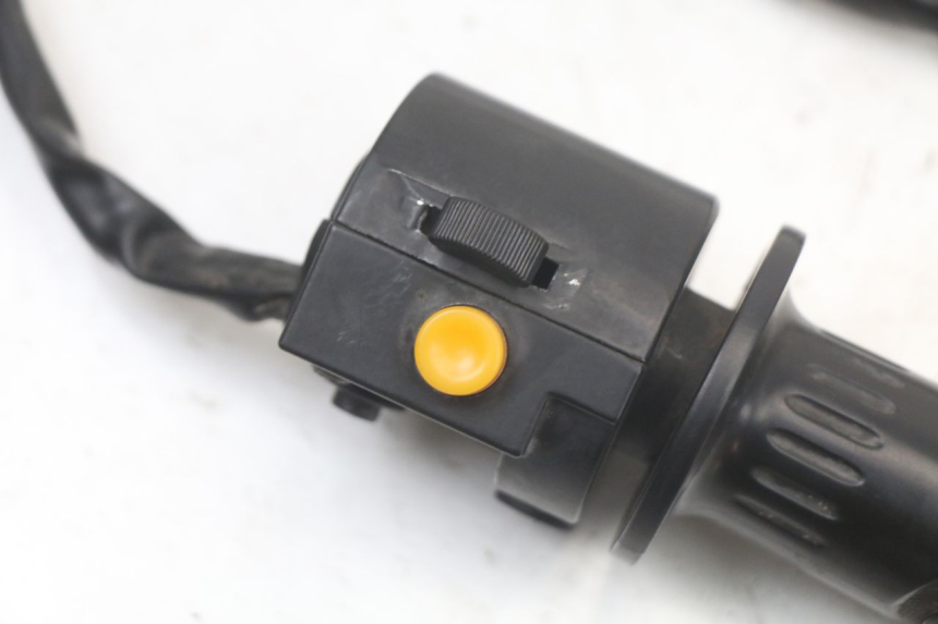 photo de RECHTER STUURSCHAKELAAR JM MOTORS OLDIES 4T 50 (2010 - 2020) - Zoom op gebruiksstaat