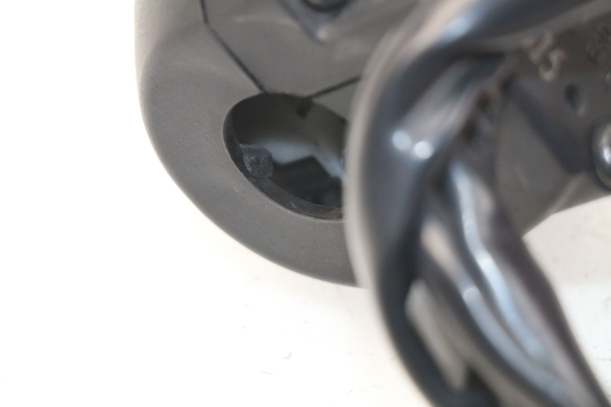 photo de RECHTER STUURSCHAKELAAR SYM JOYMAX 250 (2013 - 2017) - Detail van het onderdeel