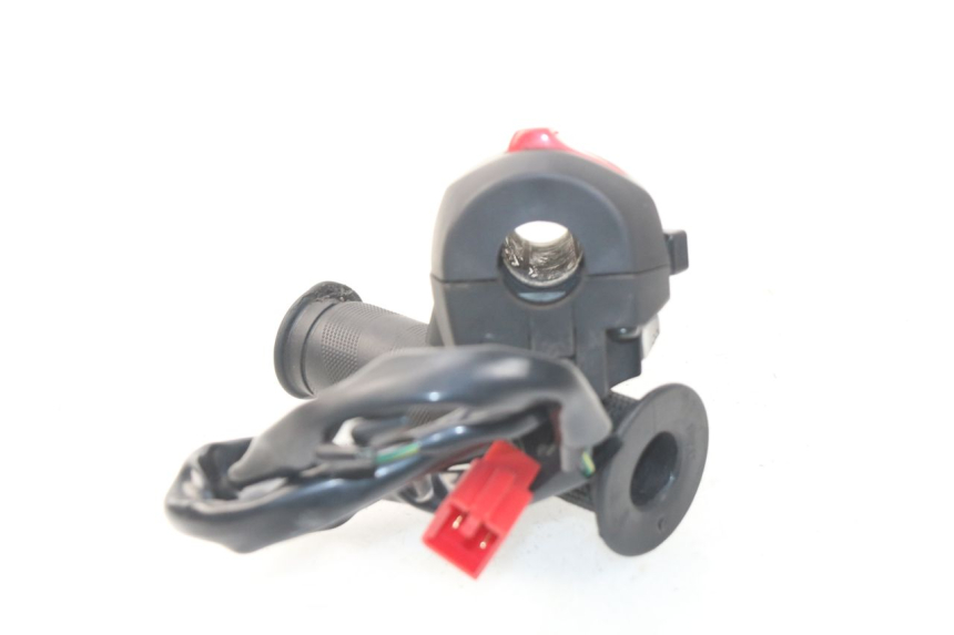 photo de RECHTER STUURSCHAKELAAR SYM JOYMAX 250 (2013 - 2017) - Zoom op gebruiksstaat