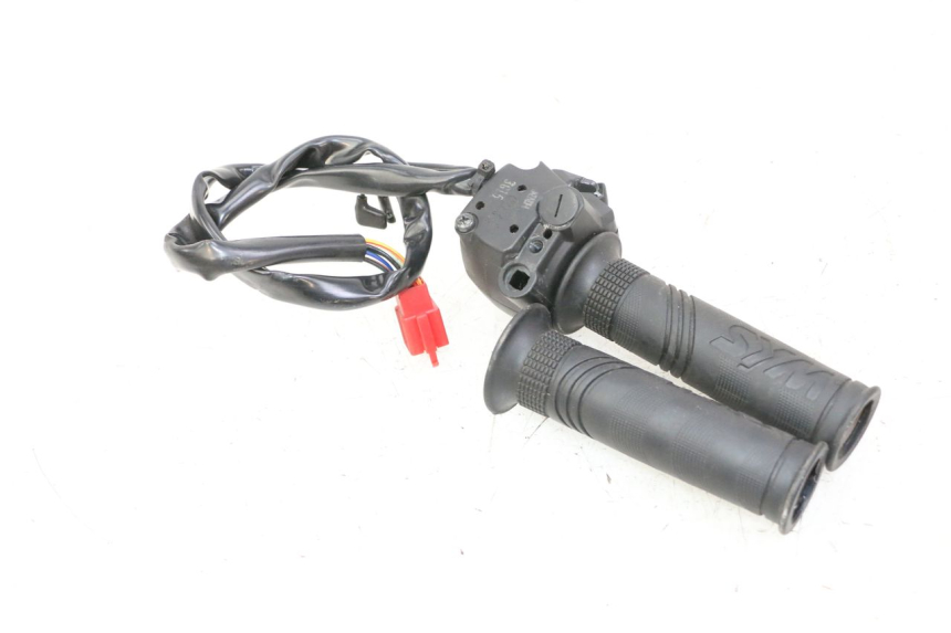 photo de RECHTER STUURSCHAKELAAR SYM JOYMAX 125 (2010 - 2017) - Technische close-up