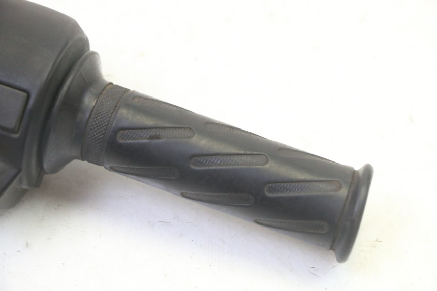 photo de RECHTER STUURSCHAKELAAR PEUGEOT KISBEE 2T 50 (2010 - 2017) - Zoom op gebruiksstaat