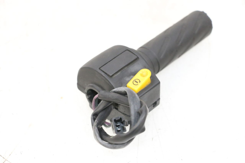 photo de RECHTER STUURSCHAKELAAR PEUGEOT KISBEE 2T 50 (2010 - 2017) - Detail van het onderdeel