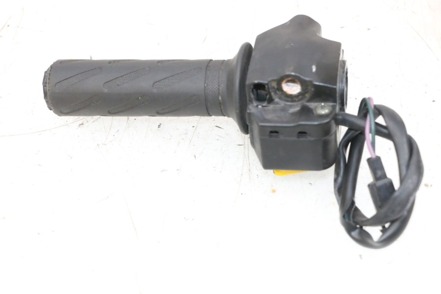 photo de RECHTER STUURSCHAKELAAR PEUGEOT KISBEE 2T 50 (2010 - 2017) - Zoom op gebruiksstaat