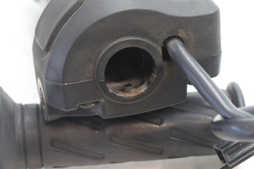 photo de RECHTER STUURSCHAKELAAR PEUGEOT KISBEE 2T 50 (2010 - 2017) - Gecontroleerd onderdeel