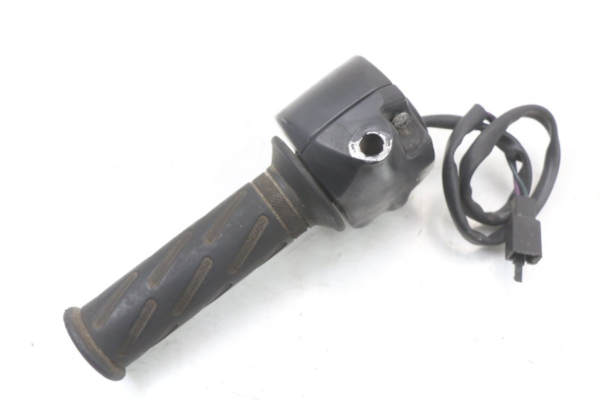 photo de RECHTER STUURSCHAKELAAR PEUGEOT KISBEE 4T 50 (2010 - 2017) - Zoom op gebruiksstaat