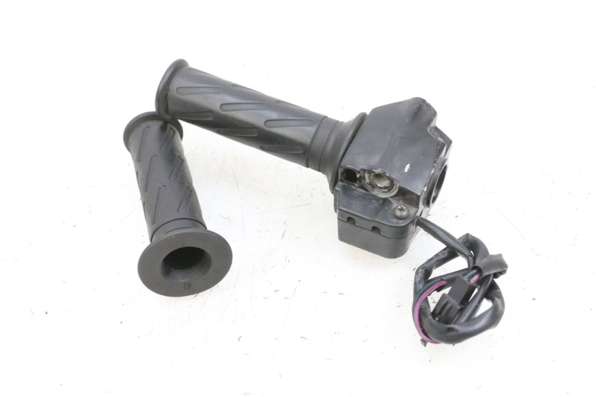 photo de RECHTER STUURSCHAKELAAR PEUGEOT KISBEE 4T 50 (2010 - 2017) - Zoom op gebruiksstaat