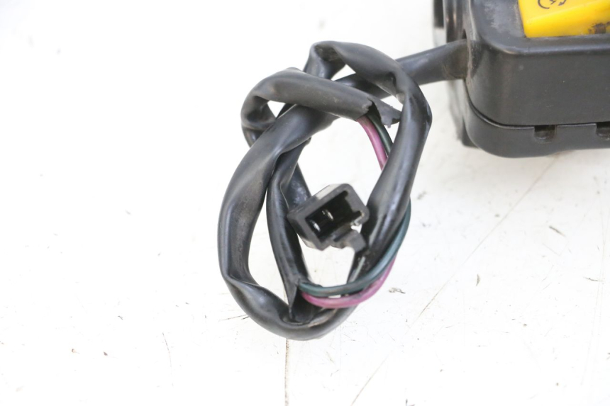 photo de RECHTER STUURSCHAKELAAR PEUGEOT KISBEE 4T 50 (2010 - 2017) - Bevestigingspunten