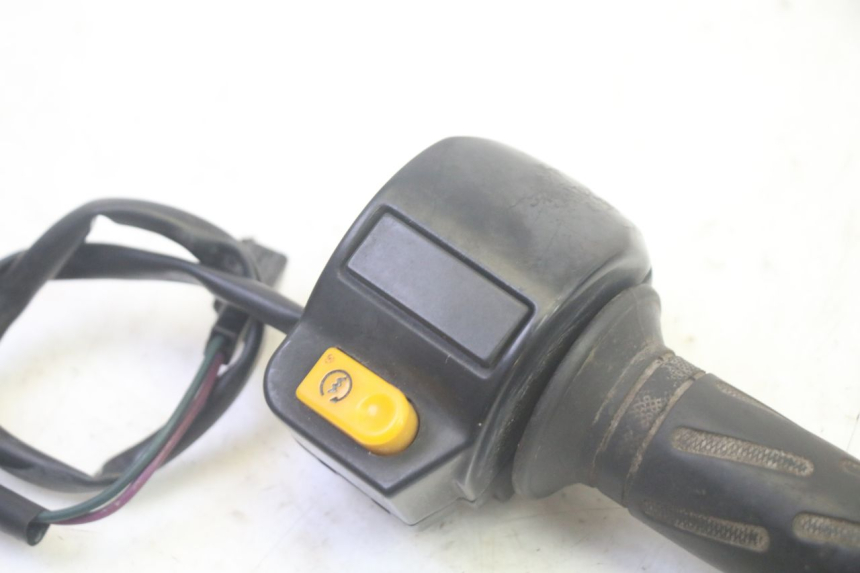 photo de RECHTER STUURSCHAKELAAR PEUGEOT KISBEE 4T 50 (2010 - 2017) - Detail van het onderdeel