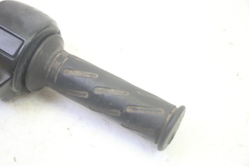 photo de RECHTER STUURSCHAKELAAR PEUGEOT KISBEE 4T 50 (2010 - 2017) - Zoom op gebruiksstaat