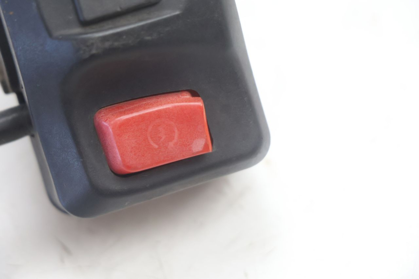 photo de RECHTER STUURSCHAKELAAR PEUGEOT KISBEE 4T 50 (2018 - 2022) - Zoom op gebruiksstaat