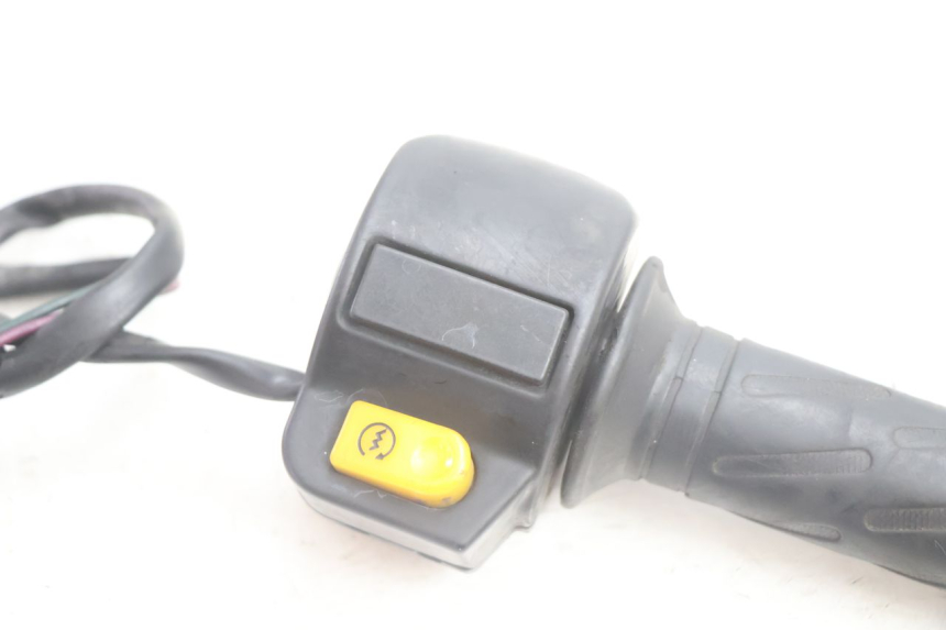 photo de RECHTER STUURSCHAKELAAR PEUGEOT KISBEE 4T 50 (2010 - 2017) - Detail van het onderdeel