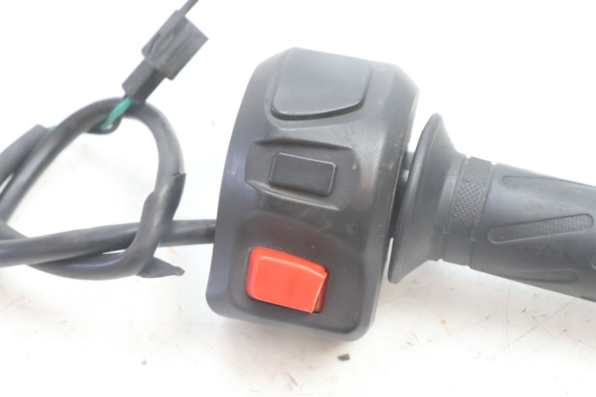 photo de RECHTER STUURSCHAKELAAR PEUGEOT KISBEE 4T 50 (2010 - 2017) - Detail van het onderdeel