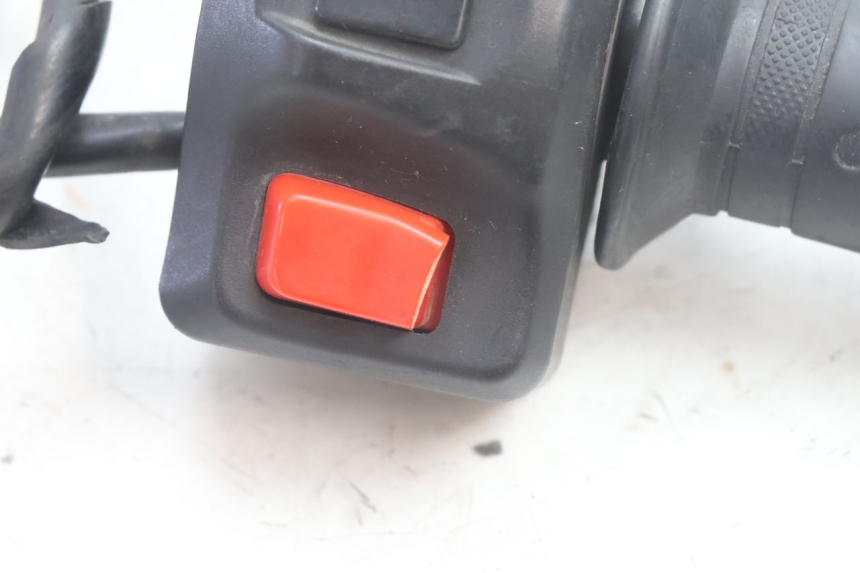 photo de RECHTER STUURSCHAKELAAR PEUGEOT KISBEE 4T 50 (2010 - 2017) - Zoom op gebruiksstaat