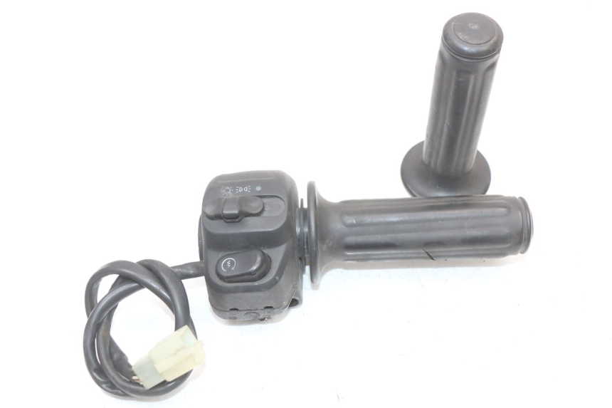 photo de RECHTER STUURSCHAKELAAR RENAULT KOURANOS 125 (2001 - 2004) - Hoofdaanzicht