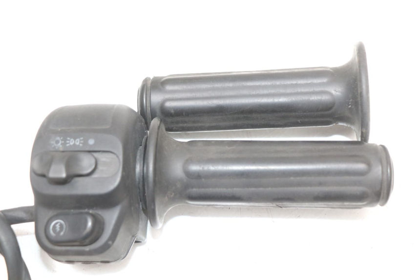 photo de RECHTER STUURSCHAKELAAR RENAULT KOURANOS 125 (2001 - 2004) - Zoom op gebruiksstaat