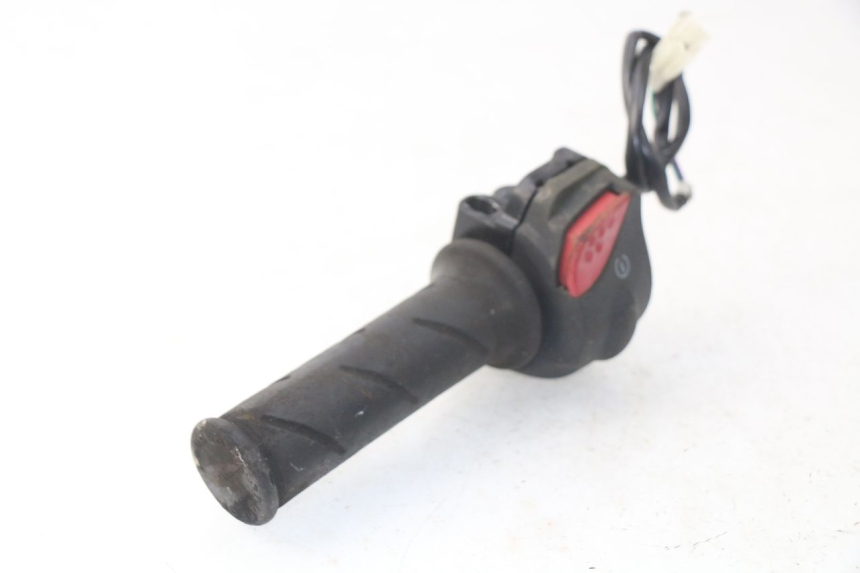 photo de RECHTER STUURSCHAKELAAR PEUGEOT LUDIX 50 (2008 - 2017) - Detail van het onderdeel