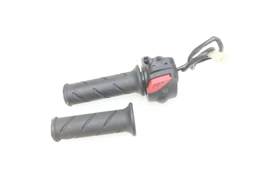 photo de RECHTER STUURSCHAKELAAR PEUGEOT LUDIX 50 (2008 - 2017) - Detail van het onderdeel