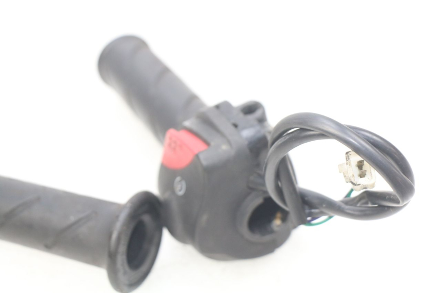 photo de RECHTER STUURSCHAKELAAR PEUGEOT LUDIX 50 (2008 - 2017) - Detail van het onderdeel