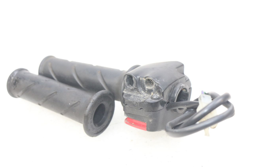 photo de RECHTER STUURSCHAKELAAR PEUGEOT LUDIX 50 (2008 - 2017) - Zoom op gebruiksstaat