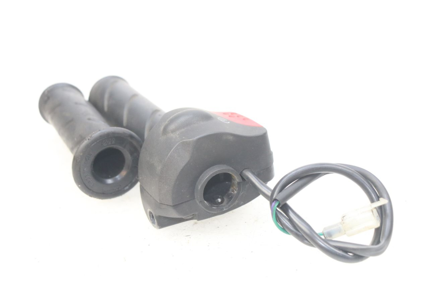 photo de RECHTER STUURSCHAKELAAR PEUGEOT LUDIX 50 (2008 - 2017) - Andere kijkhoek