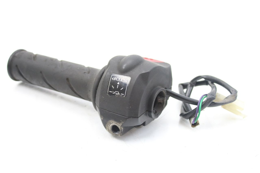 photo de RECHTER STUURSCHAKELAAR PEUGEOT LUDIX 50 (2008 - 2017) - Detail van het onderdeel