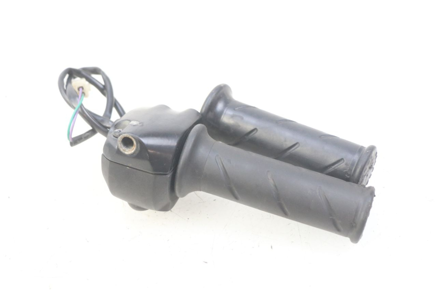 photo de RECHTER STUURSCHAKELAAR PEUGEOT LUDIX 50 (2008 - 2017) - Detail van het onderdeel