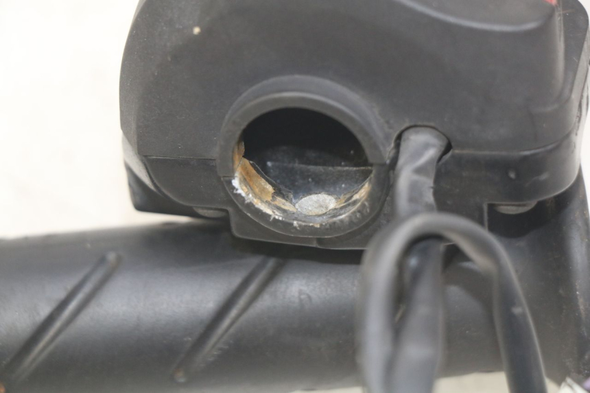 photo de RECHTS STUURSCHAKELAAR PEUGEOT LUDIX 50 (2005 - 2007) - Zoom op gebruiksstaat