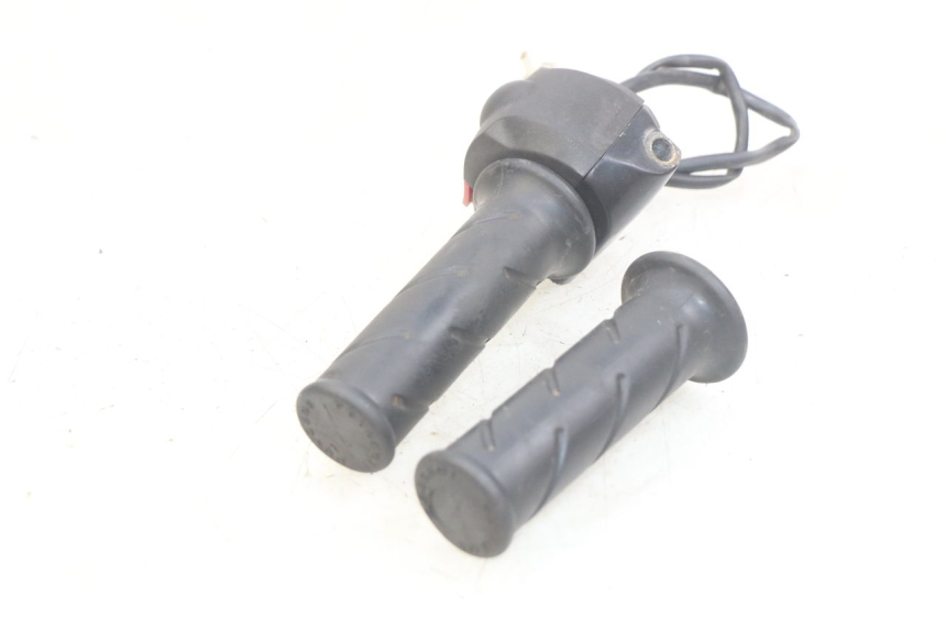 photo de RECHTS STUURSCHAKELAAR PEUGEOT LUDIX 50 (2005 - 2007) - Technische close-up