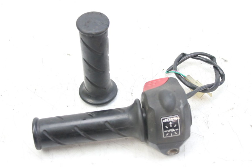 photo de RECHTER STUURSCHAKELAAR PEUGEOT LUDIX 50 (2008 - 2017) - Andere kijkhoek